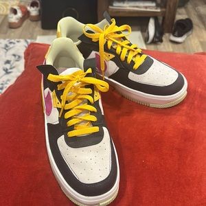 Nike / brand new NEVER WORN, cool colors